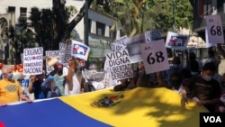 Trabajadores venezolanos protestan por mejoras salariales en Caracas, Venezuela. Febrero 10, 2021. [Foto: Álvaro Algarra/VOA]