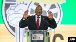 Le président de l'Afrique du Sud et du Congrès national africain, Jacob Zuma, s'exprime lors d'un dîner de gala présidentiel au NASREC Expo Center à Johannesburg le 15 décembre 2017.