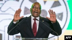 Le président de l'Afrique du Sud et du Congrès national africain, Jacob Zuma, s'exprime lors d'un dîner de gala présidentiel au NASREC Expo Center à Johannesburg le 15 décembre 2017, à la veille de la 54e conférence nationale du Congrès national africain 