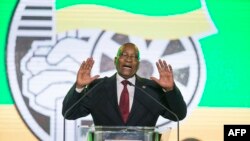 L'ex-président sud-africain, Jacob Zuma, s'exprime lors d'un dîner de gala présidentiel au NASREC Expo Center à Johannesburg le 15 décembre 2017.