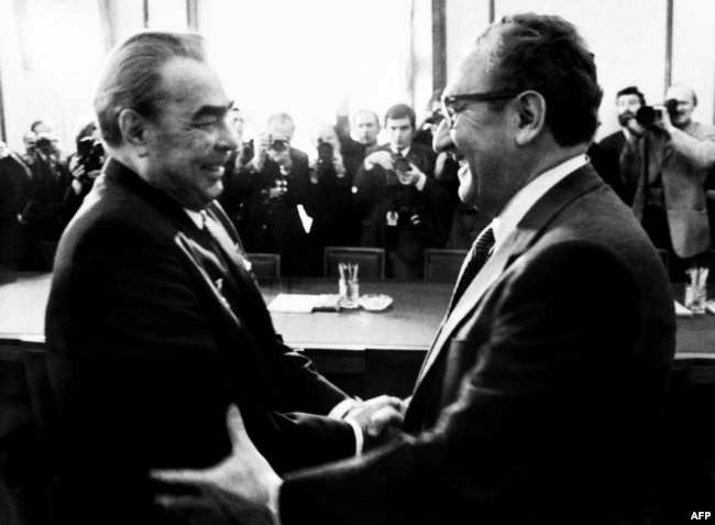 FILE - General Secretary of the Communist Party of the Soviet Union Leonid Brezhnev (L) meets US Secretary of State Henry Kissinger in Moscow on March 25, 1974. (Photo by TASS / AFP)