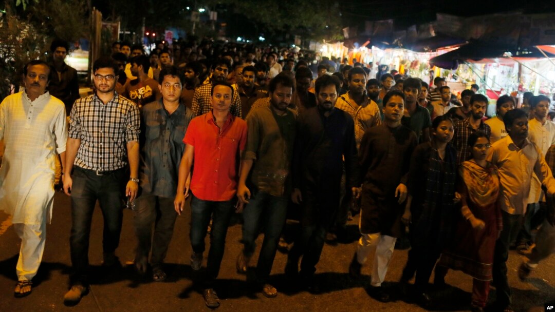 Para aktivis Bangladesh protes atas pembunuhan Faisal Arefin Deepan di Dhaka, Bangladesh (31/10). (AP/A.M. Ahad)