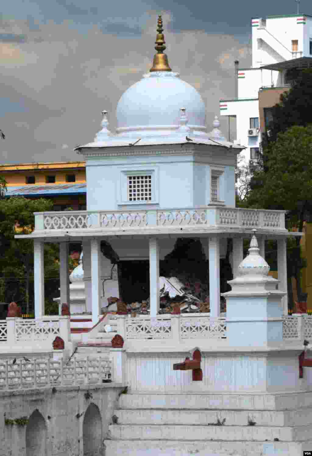 Raani Pokhari, one of Kathmandu's well-known 17th century treasures, was damaged in the worst earthquake Nepal has suffered in almost a century, April 27, 2015. (Bikas Rauniar/VOA)