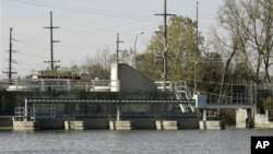 This hydro electric station owned and operated by the city of Hamilton, shown Thursday, Oct. 23, 2008, in Hamilton, Ohio, was originally built on the Great Miami River by Henry Ford to power a car factory. (AP Photo/Al Behrman)