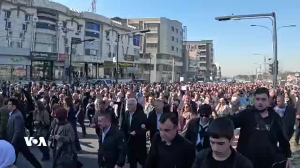 مامۆستایانی شار و شارۆچکەکان بۆ پاڵپشتی لە مامۆستایانی مانگرتوو گەیشتنە سلێمانی و خۆپیشاندانیان ئەنجامدا
