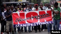 Des membres du Front Populaire ivoirien (FPI) dans la rue, Abidjan, Côte d'Ivoire, le 8 octobre 2016