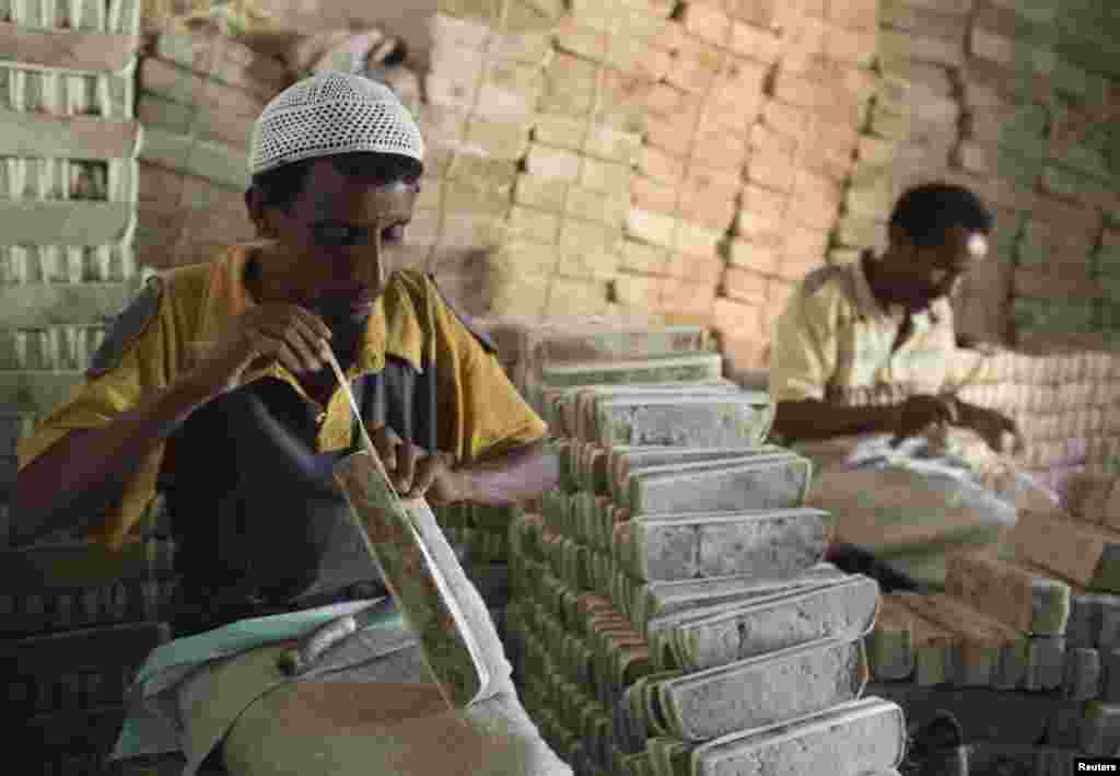 کرہ ارض پر گرم و سخت ترین آب و ہوا رکھنے والے صحراؤں میں سے ایتھوپیا کا دانکل صدیوں سے نمک کے تاجروں کی توجہ کا مرکز رہا ہے۔