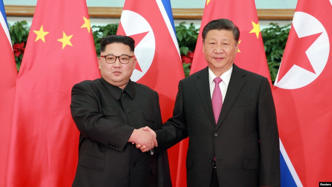 Ảnh tư liệu- Ông Tập Cận Bình và nhà lãnh đạo Triều Tiên Kim Jong Un tại Đại Liên, Trung Quốc.
