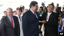 Maduro pidió a Correa que fuera "escudo protector de la paz y la democracia" en Venezuela.