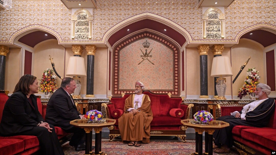 El secretario de Estado, Mike Pompeo, se había reunido antes con el sultán Haitham bin Tariq al-Said, en febrero de 2020. [Archivo]