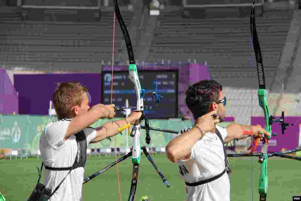 Kamandan oxatma (Tofiq Bəhramov adına Respublika Stadionu)