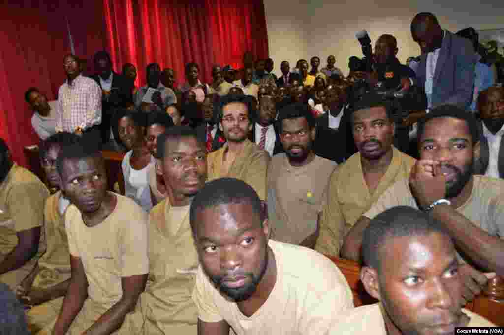 Activistas em tribunal I sessão. Luanda, Angola. Nov 16, 2015