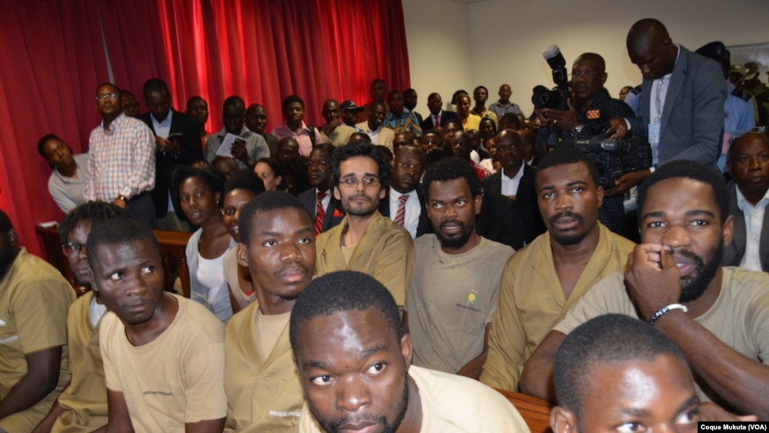 Activistas em tribunal I sessão. Luanda, Angola. Nov 16, 2015