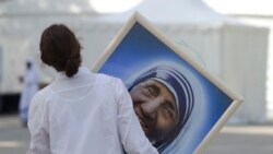 La Madre Teresa de Calcuta nació en 1910 en Skopje, entonces Albania y actual Macedonia siendo su nombre de pila Agnes Gonxha Bojaxhiu.