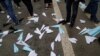 Aviones de papel atacan a Putin