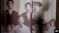 미국 로스앤젤레스시의 한인 이민 100주년 기념관에 설치된 초기 한인 이민자들의 사진. (자료 사진)