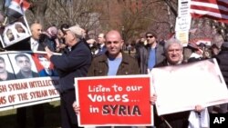 Garment workers and leaders shout slogans as they protest the deaths of their colleagues after a devastating fire in a garment factory in Dhaka, Bangladesh, November 27, 2012.
