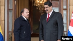 ARCHIVO - El presidente de Nicaragua, Daniel Ortega y el presidente en disputa de Venezuela, Nicolás Maduro, en apertura de cumbre del ALBA-TCP, el 5 de marzo de 2018.