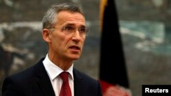 Katibu mkuu wa NATO Jens Stoltenberg ameisihi Russia kurudisha nyuma vikosi vyake.