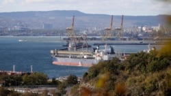 Tanker za naftu je usidren u kompleksu Sheskharis, koji je dio Chernomortransneft JSC, podružnice Transneft PJSC, u Novorosijsku, Rusija, 11. oktobra 2022.