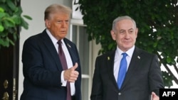 资料照片：美国总统唐纳德·特朗普在白宫迎接来访的以色列总理本雅明·内塔尼亚胡。(2025年9月29日)