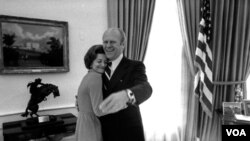 El triunfo de la ex primera dama, Betty Ford, sobre la adicción al alcohol se convirtió en un faro de esperanza para los adictos al alcohol y las drogas.