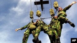 আফগানিস্তানের সামরিক বাহাইনী ও পুলিশ দল দেশের সূরক্ষা নিশ্চিত করতে এখন বেশি পারদর্শি ।