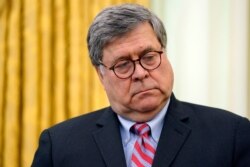 El secretario de Justicia, William Barr, despliega equipos federales anti disturbios en Washington, D.C. y Miami.