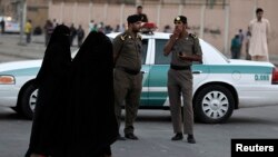 Polisi Saudi Arabia siaga di ibu kota Riyadh (foto: ilustrasi). Pihak berwenang Saudi sedang menahan seorang ulama terkemuka Saudi tanpa tuduhan.