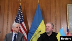 Меррик Гарланд и Андрей Костин на совместной пресс-конференции в Вашингтоне. 17 апреля 2023 г. 