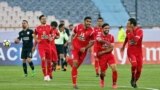 دیدار تیم های فوتبال پرسپولیس و &laquo;السد&raquo; در مرحله گروهی جام باشگاه های آسیا. پرسپولیس خیلی زود به گل رسید.<br />
عکس: احمد معینی جم