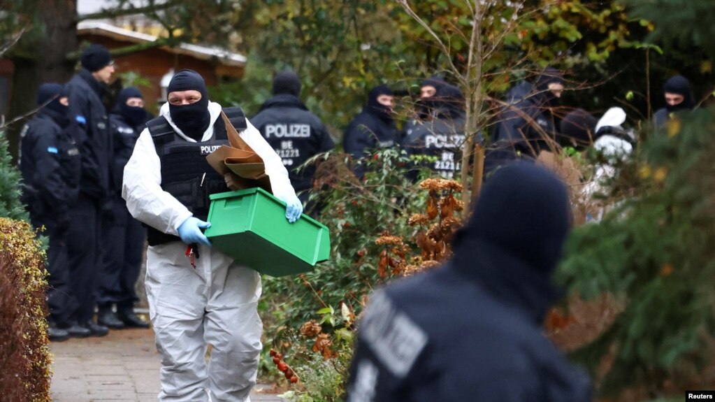 德国警察在全国范围突击搜查25人极右组织。（2022年11月7日）(photo:VOA)