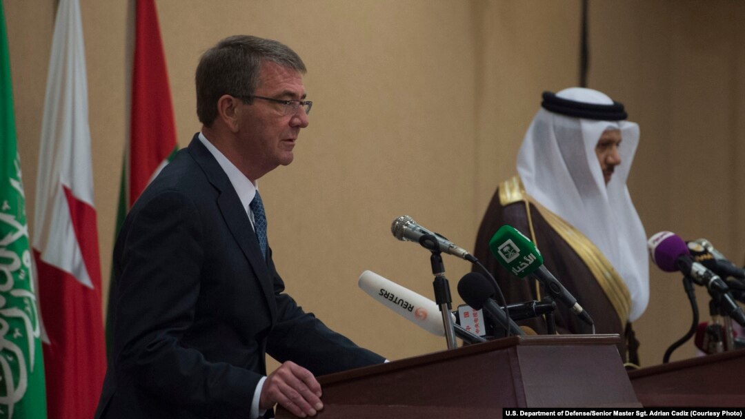 Umushikiranganji ajejwe kwivuna abansi wa Amerika, Ash Carter