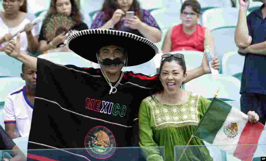 Fans of Mexico&#39;s Olympic football team cheer during a group C match of the men&#39;s Olympic football tournament between Mexico and Fiji at the Fonte Nova Arena in Salvador, Brazil, Aug. 7, 2016. Mexico won 5-1.