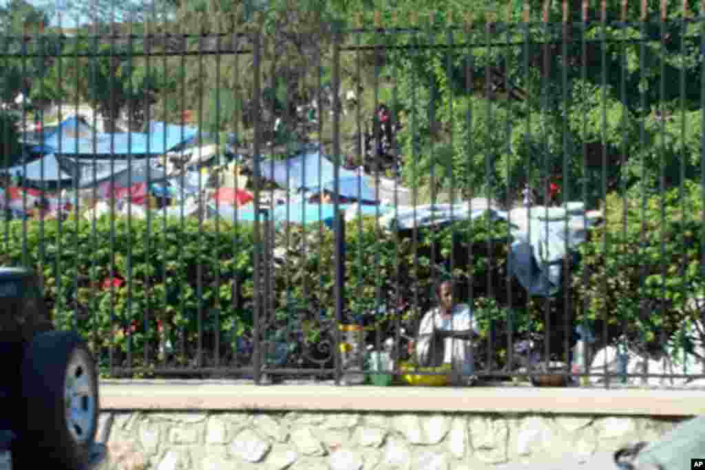 Displaced Haitians camp at the Prime Minister's office in Port-au-Prince, VOA Photo - Margaret Besheer