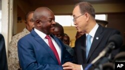 U.N. Secretary General Ban Ki-moon (R) and Burundi's President Pierre Nkurunziza shake hands during a joint press conference in Bujumbura, Burundi, Feb. 23, 2016.