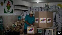 Pamje arkivi nga zgjedhjet presidenciale në Karakas, Venezuelë/AP