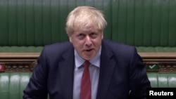 Perdana Menteri Inggris Boris Johnson menjawab pertanyaan dalam debat di parlemen Inggris di London, 8 Juli 2020.