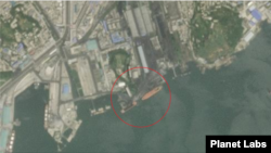 지난 7월5일 남포 석탄 항구 일대를 촬영된 플래닛 랩스의 위성사진. 대형 선박 2척이 보인다. 자료=Planet Labs