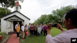 La demanda solicitaba que el muro fronterizo no se construyera sobre la propiedad de la familia Ramírez, ya que éste dañaría las tumbas de sus parientes y una iglesia que data de hace más de 100 años.