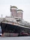 Brod "SS United States" napušta Filadelfiju, na putu prema Alabami, gdje će biti saniran, a potom će ga potopiti uz obalu Floride, gdje će postati najveći vještački koral na svijetu. (Foto: Reuters/Matthew Hatcher)