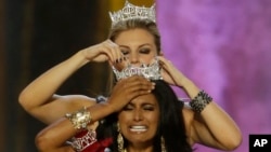 Miss New York Nina Davuluri is crowned as Miss America 2014 by Miss America 2013 Mallory Hagan in Atlantic City, N.J.