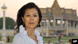 កញ្ញា ​សេង​ ធារី ​ដែលជានាយិការ​សមាគម​ជនរងគ្រោះ​ក្នុង​របបខ្មែរ​​ក្រហម​​បាន​​ប្រកាស​ថា នាង​នឹង​ដក​ខ្លួន​ពី​​ដើមបណ្ដឹង​រដ្ឋប្បវេណី​ក្នុង​សំណុំរឿង​០០២​ រួម​ទាំង​ឈប់​ប្ដឹង​ឧទ្ធរណ៍​ប្រឆាំង​នឹង​ការ​ច្រានចោល​​ពាក្យ​ស្នើសុំ​តាំងខ្លួន​ជាដើម​បណ្ដឹង​រដ្ឋប្បវេណី​ក្នុង