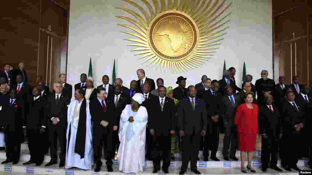African leaders get ready to pose for a group photograph at the African Union (AU) summitin Addis Ababa, Ethiopia, on May 25, 2013, at which the 50th anniversary of the founding of the AU's predecessor, the Organization of African Union (OAU) was celebrated and elusive peace in the Sudans was a talking point.