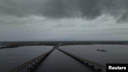 Una vista de un dron muestra nubes de tormenta sobre el río Caloosahatchee mientras el huracán Milton se acerca a Fort Myers, Florida, EEUU, el 8 de octubre de 2024. REUTERS/Ricardo Arduengo