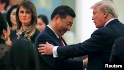 Le président américain Donald Trump et son homologue chinois Xi Jinping, à Pékin, le 9 novembre 2017.