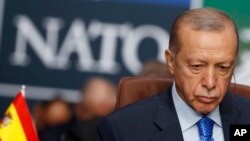 Predsjednik Turske Recep Tayyip Erdogan, 11. juli 2023. (Foto: AP/Mindaugas Kulbis)