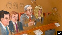 Ilustración del juicio al senador Bob Menendez, centro, quien aparece sentado con su equipo de defensa durante la selección del jurado, el lunes 13 de mayo de 2024, en el tribunal federal de Manhattan en Nueva York. 