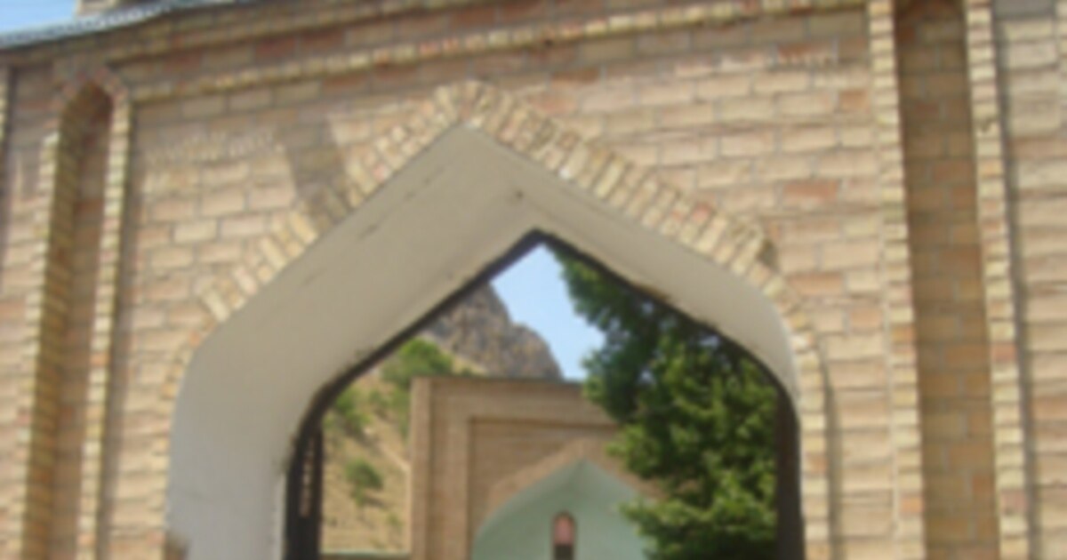 U meni onlayn jinsiy aloqada bolishga majbur qildi.