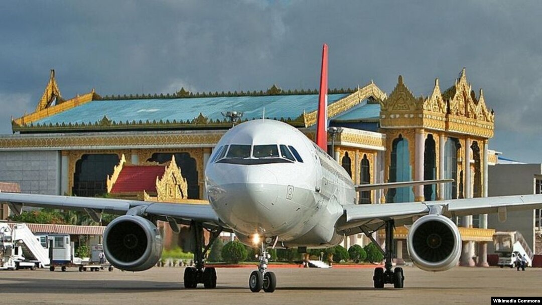 Máy bay tại sân bay quốc tế Yangon, Miến Điện.